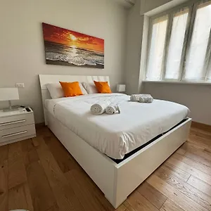 https://centrale-appartamento-nuovo.italymilanhotels.net